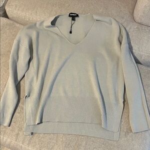Express Women's Light Gray V-Neck Sweater